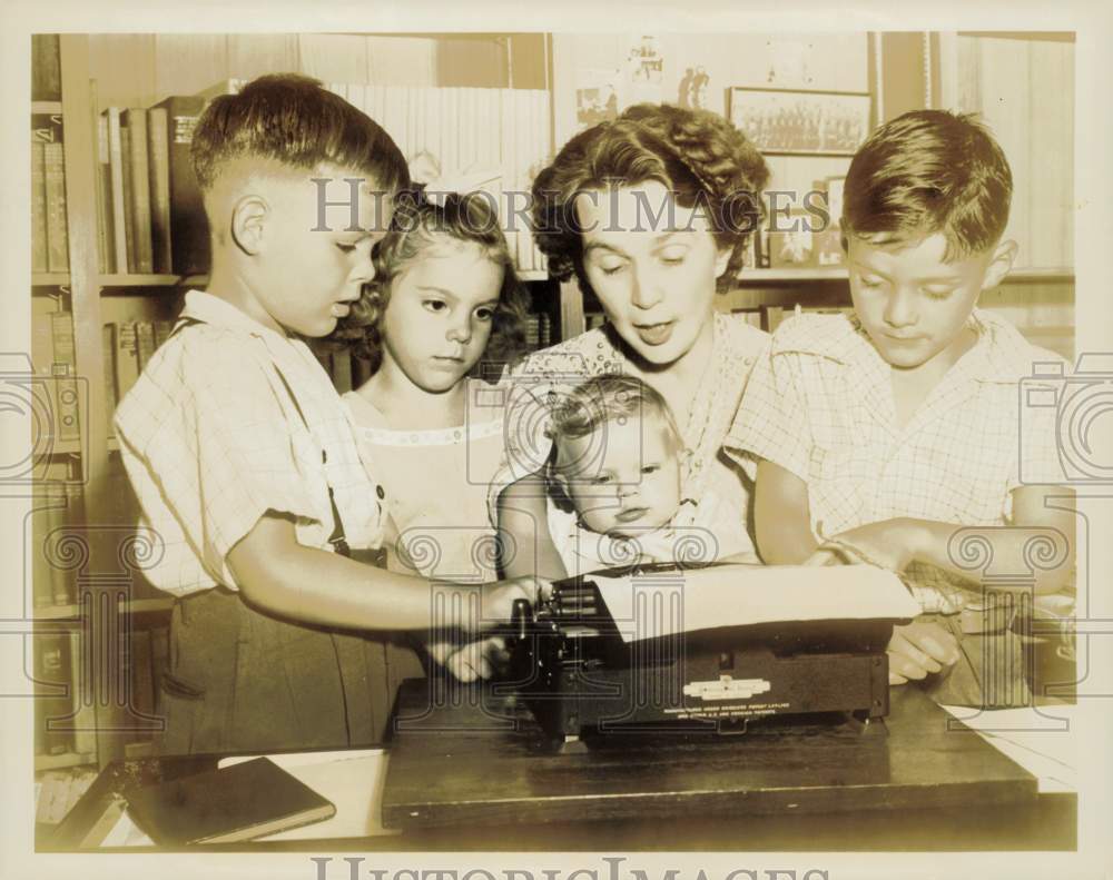 1957 Press Photo Author Adela Rogers with Children at Typewriter - hpp34360- Historic Images