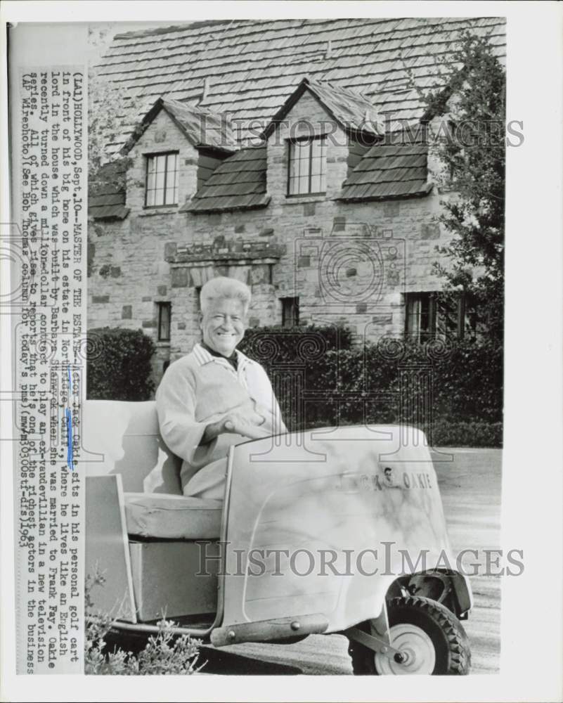 1963 Press Photo Actor Jack Oakie in Golf Cart at Home, Northridge, California- Historic Images