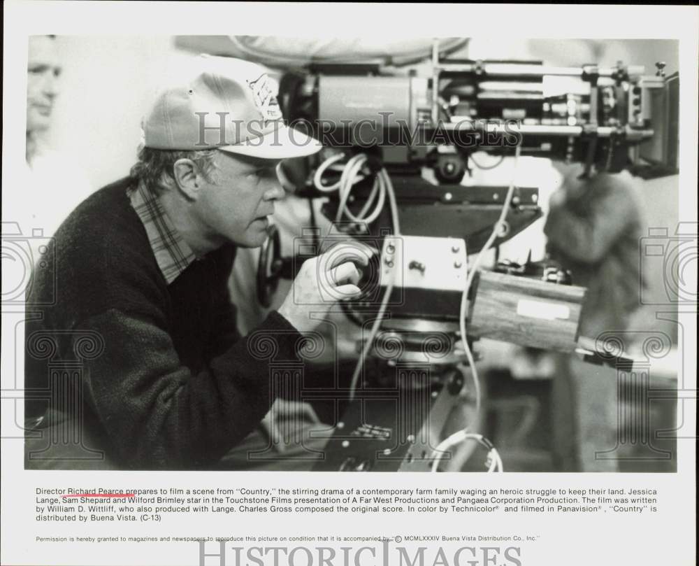 1984 Press Photo Director Richard Pearce on &quot;Country&quot; Movie Set - hpp35053- Historic Images