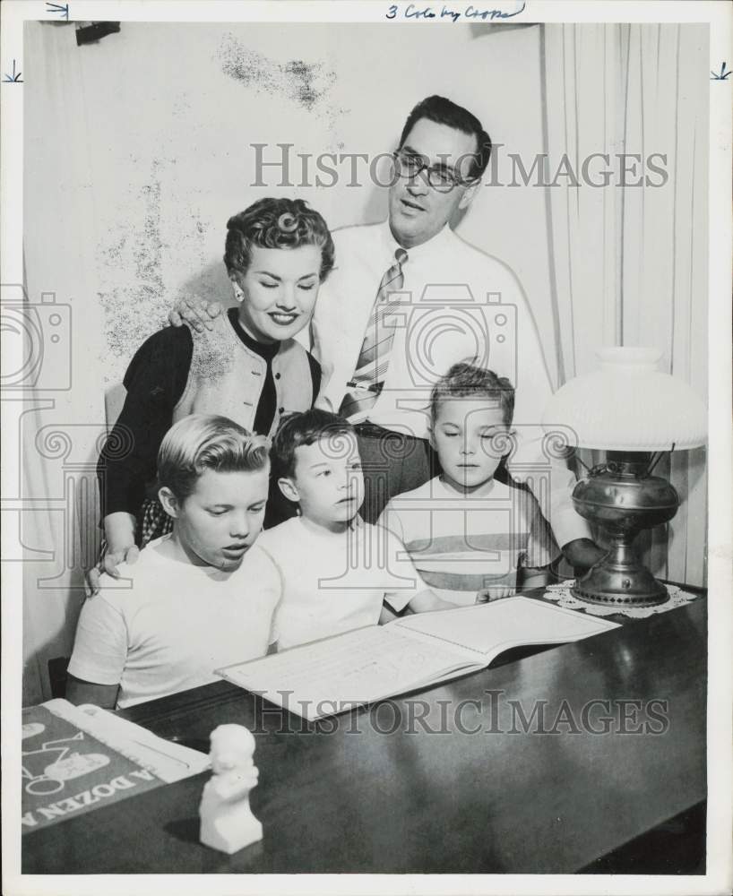 1954 Press Photo Actress Gale Storm with Her Family - hpp35618- Historic Images