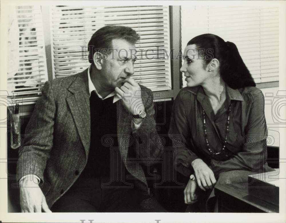 1980 Press Photo Jack Klugman, Beverly Sassoon in &quot;Quincy&quot; - hpp35699- Historic Images