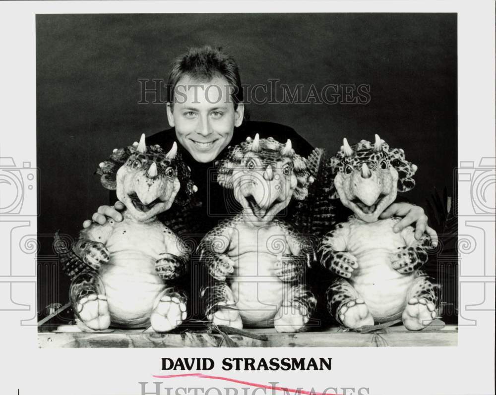 Press Photo David Strassman with Dinosaur Puppets - hpp35755- Historic Images