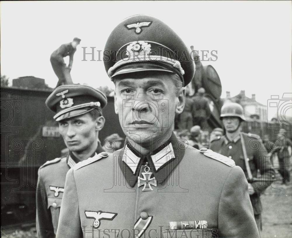 Press Photo Paul Scofield, English Actor, in World War II Military Uniform- Historic Images