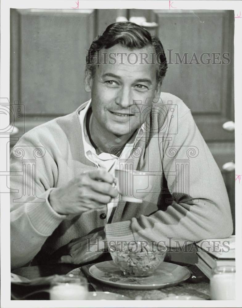 1965 Press Photo Actor Mark Miller, Drinking from Teacup - hpp35947- Historic Images