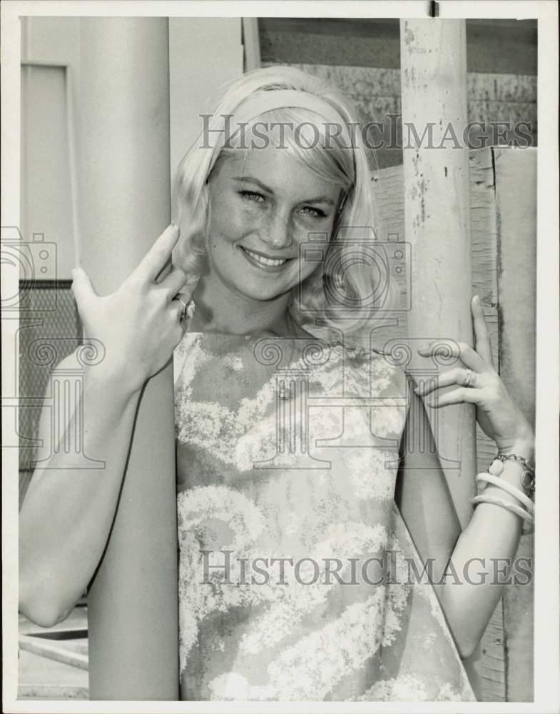 1963 Press Photo Actress Gloria Neil, Star of "The Lively Ones" - hpp35966- Historic Images