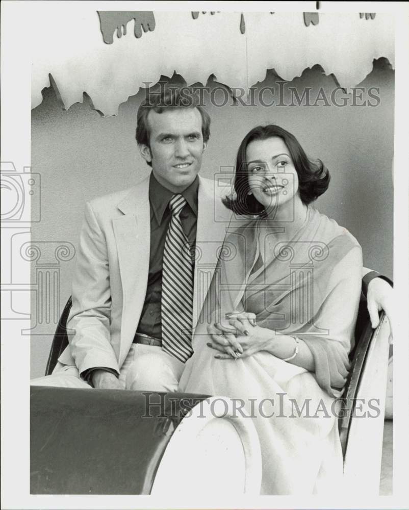 1977 Press Photo Bob Neill and Persis Khambatta in &quot;The Man With The Power&quot;- Historic Images