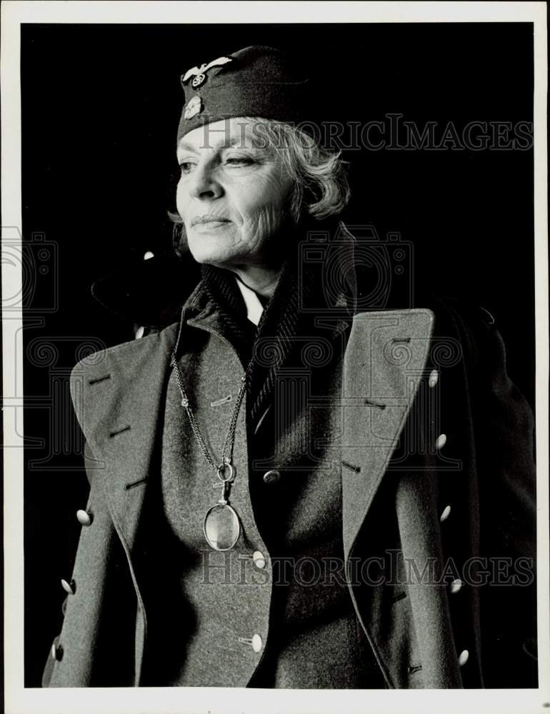 1980 Press Photo Viveca Lindfors in a scene from &quot;Playing for Time,&quot; on CBS.- Historic Images