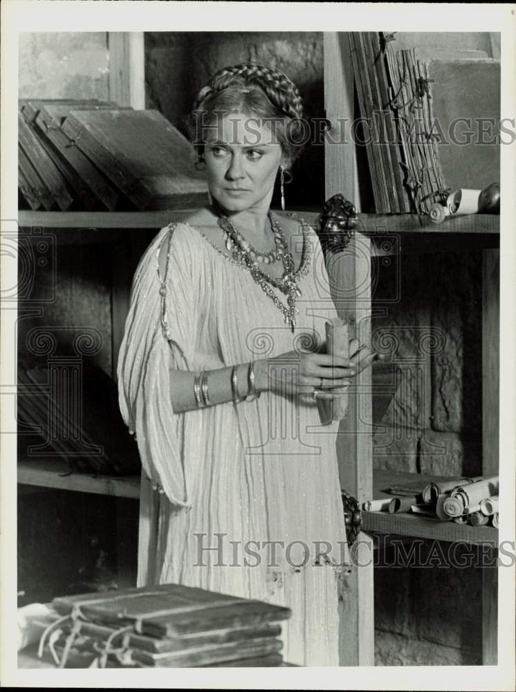 1983 Press Photo Hope Lange in a scene from &quot;The Day Christ Died,&quot; on CBS.- Historic Images