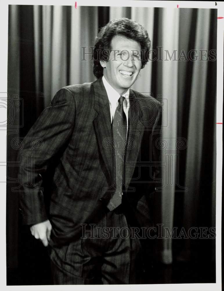 1986 Press Photo Garry Shandling hosts &quot;The Tonight Show Starring Johnny Carson&quot;- Historic Images