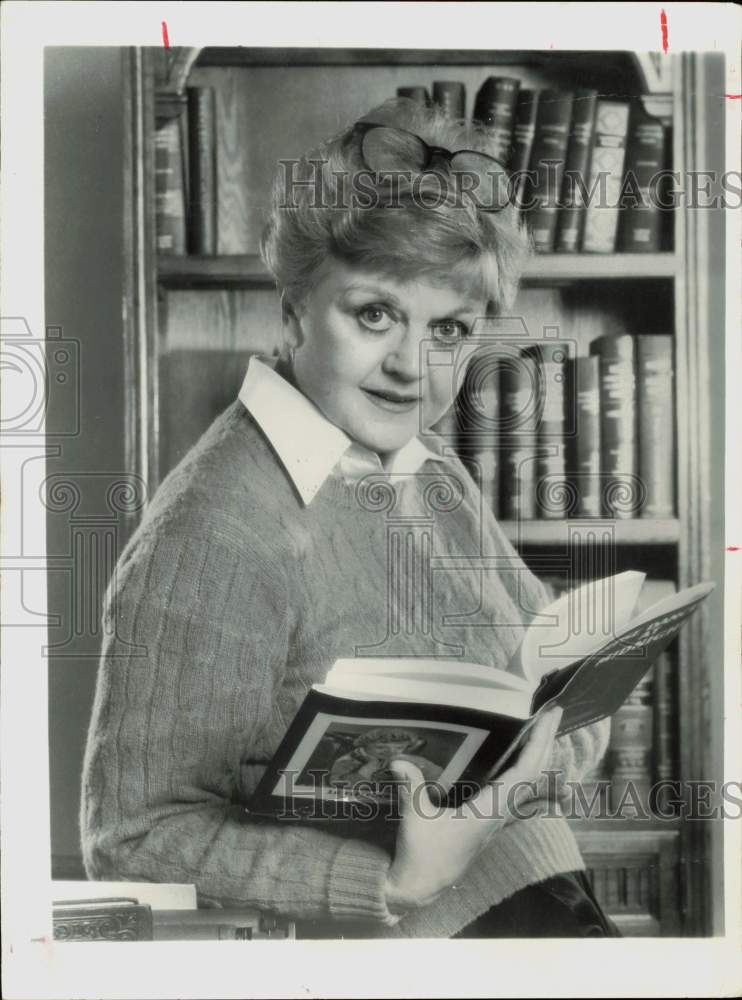 1984 Press Photo Angela Lansbury in a scene on &quot;Murder, She Wrote,&quot; on CBS.- Historic Images