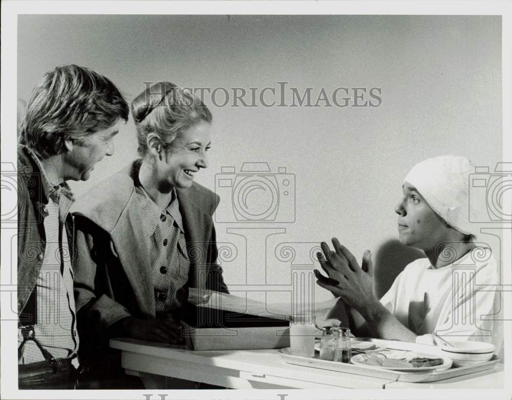 1973 Press Photo Richard Thomas, Michael Learned &amp; Ralph Waite on &quot;The Waltons.&quot;- Historic Images