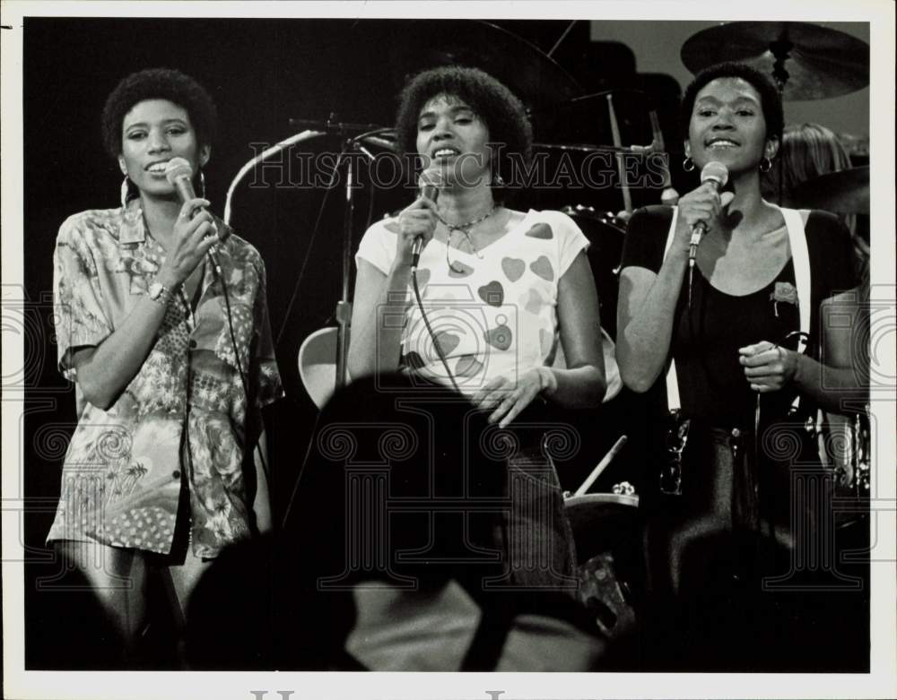 Press Photo The Pointer Sisters performing on &quot;The Midnight Special,&quot; on NBC.- Historic Images