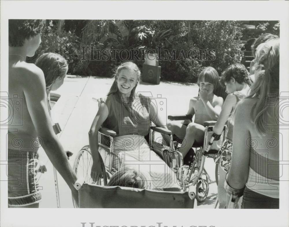 1980 Press Photo Eve Plumb and extras on &quot;Fantasy Island,&quot; on ABC Television.- Historic Images