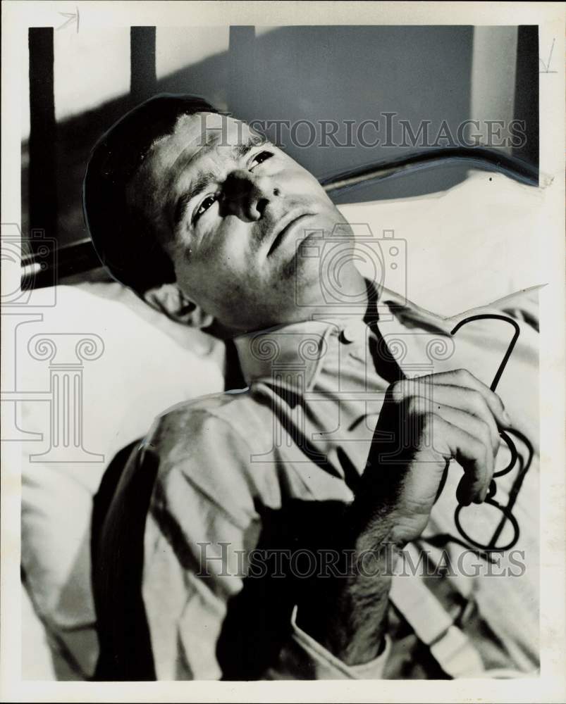 1955 Press Photo Louis Jourdan, French movie and television actor. - hpp36784- Historic Images