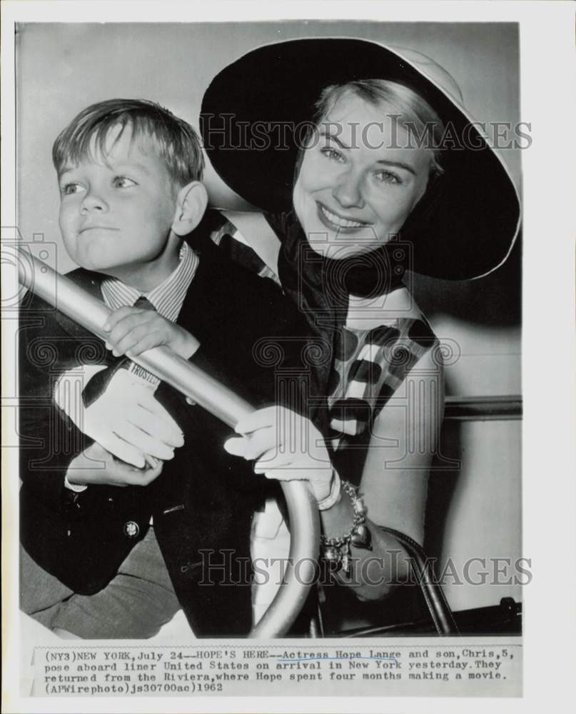 1962 Press Photo Actress Hope Lange and son, Chris, arriving in New York.- Historic Images