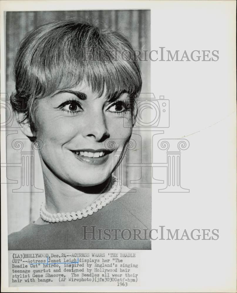 1963 Press Photo Actress Janet Leigh models new hair style in Hollywood.- Historic Images