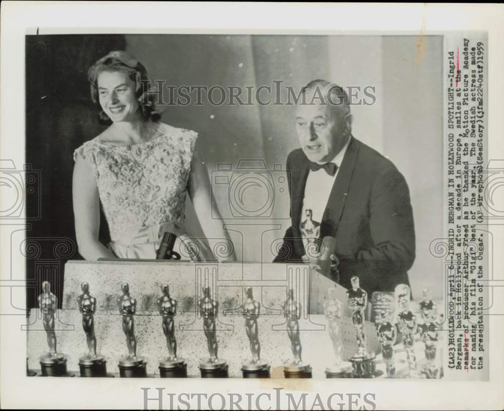 1959 Press Photo Actress Ingrid Bergman &amp; Arthur Freed Present at Academy Awards- Historic Images