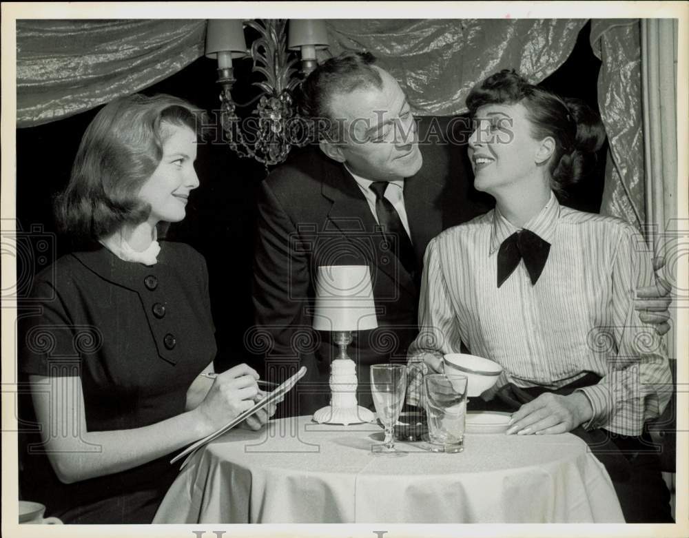 1958 Press Photo Actress Gypsy Rose Lee &amp; Co-Stars in Restaurant Scene- Historic Images