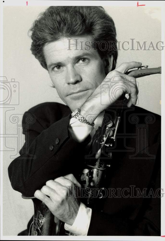 1989 Press Photo TV Host David Sanborn at Home in Manhattan - hpp37420- Historic Images