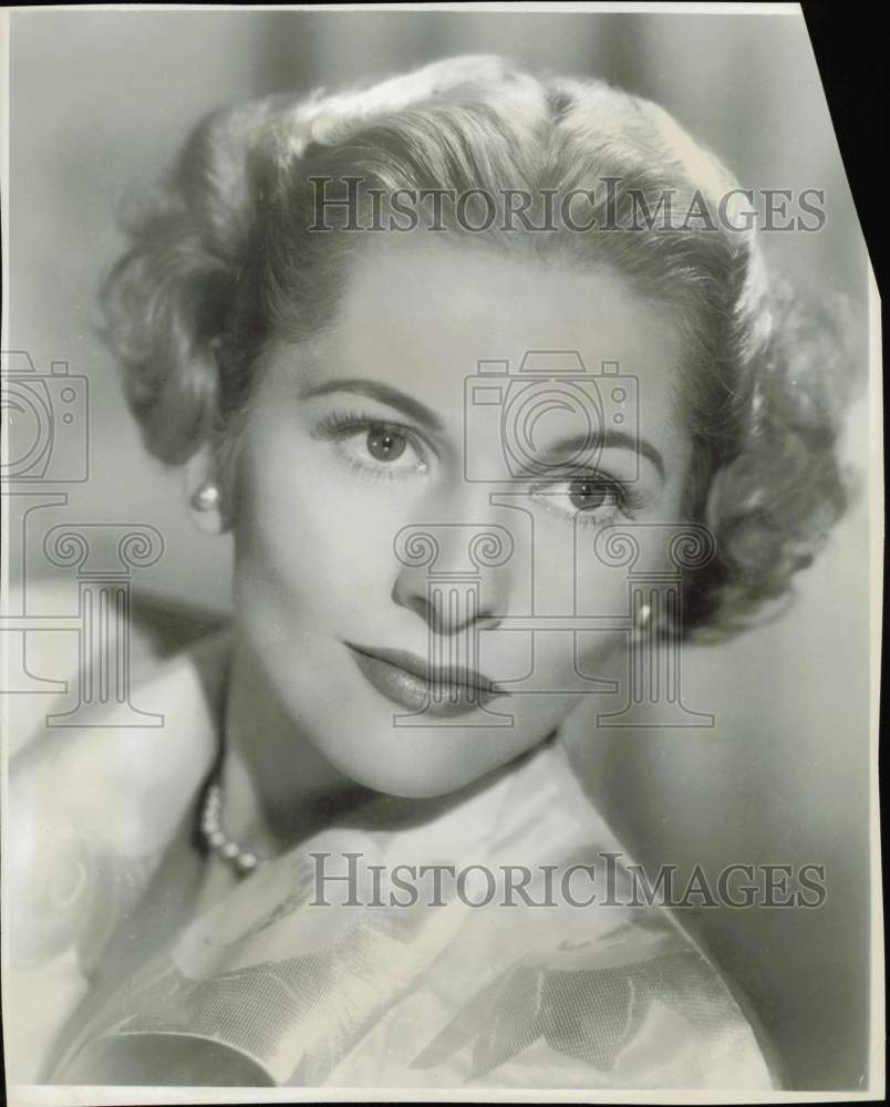 1956 Press Photo Actress Joan Fontaine on &quot;Theatre Guild on the Air&quot; - hpp38031- Historic Images