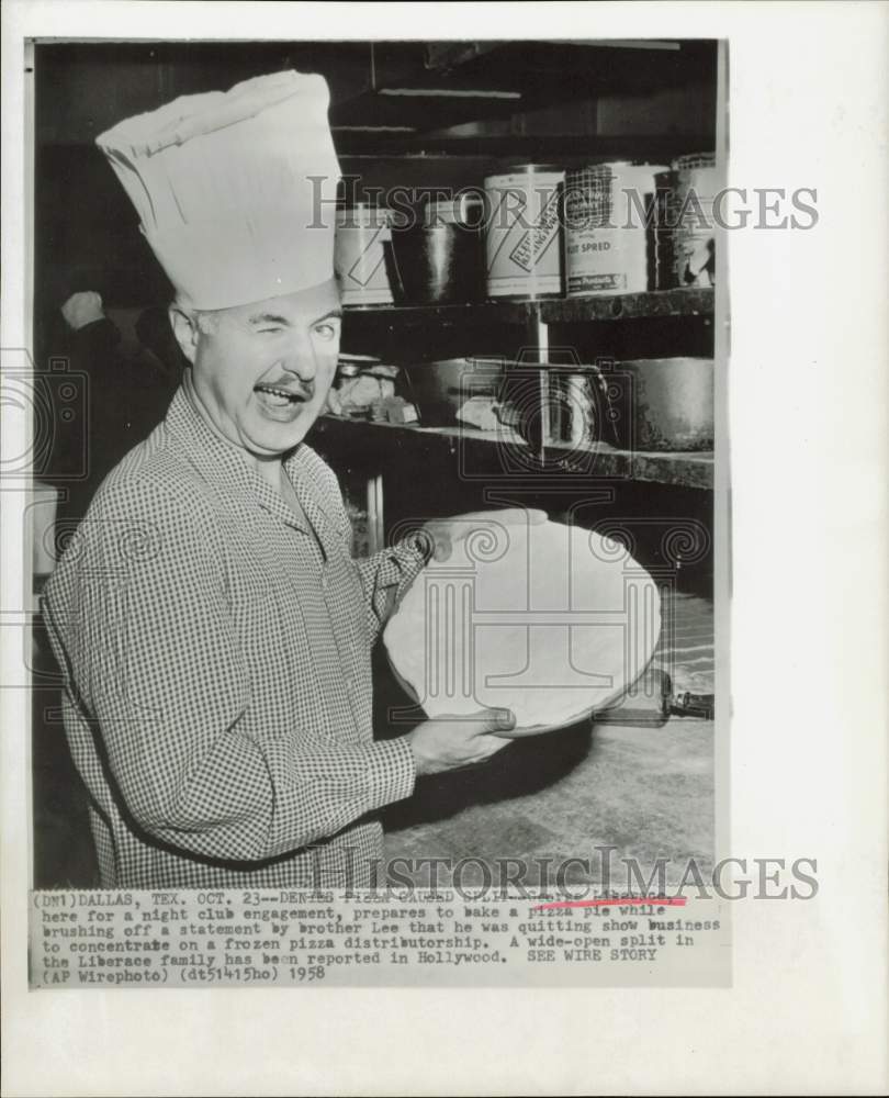 1958 Press Photo Musician George Liberace Makes Pizza in Dallas, Texas- Historic Images