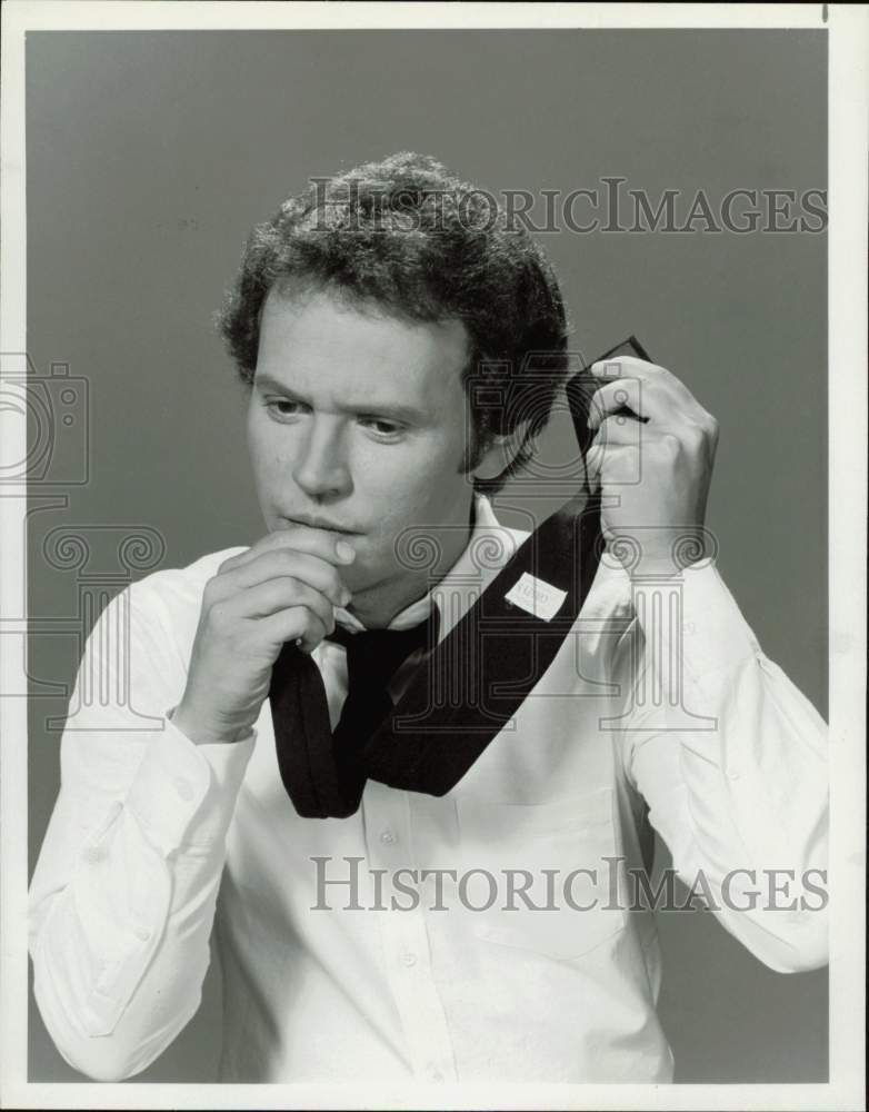 1982 Press Photo Comedian Billy Crystal in &quot;The Billy Crystal Comedy Hour&quot;- Historic Images