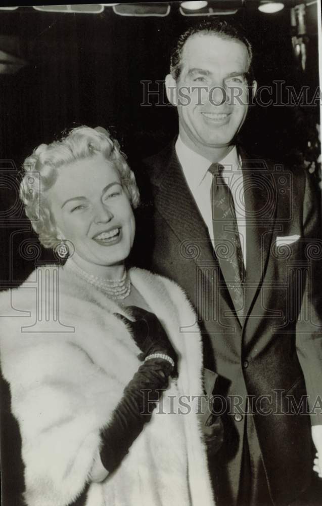 1954 Press Photo Actors June Haver &amp; Fred MacMurray - hpp38635- Historic Images