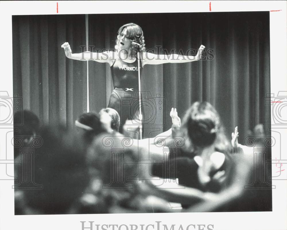 1982 Press Photo Actress Jane Fonda in Houston Workout Demonstration - hpp39052- Historic Images