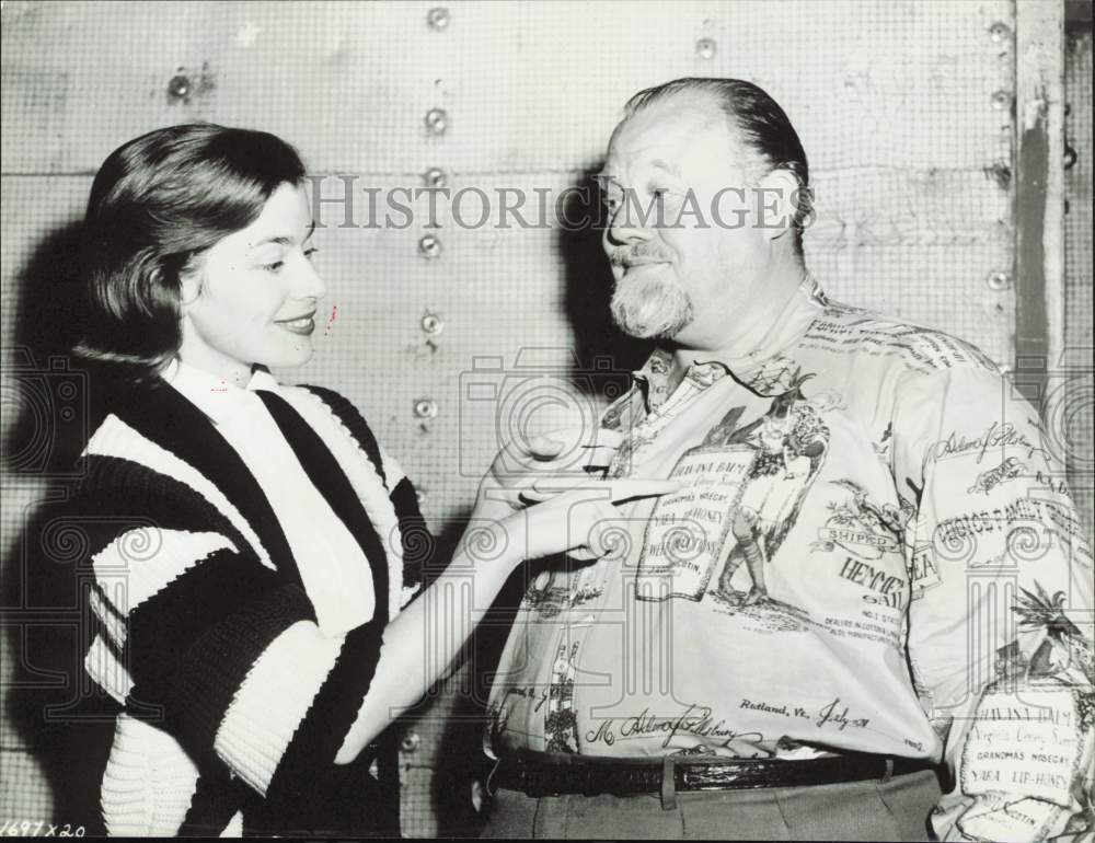 1957 Press Photo Actors Elisabeth Mueller, Burl Ives - hpp39167- Historic Images