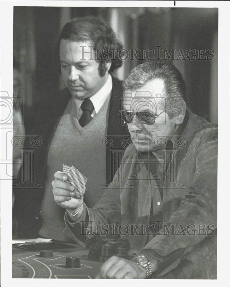 1977 Press Photo Actors Allen Garfield & David Janssen in "Nowhere To Run"- Historic Images