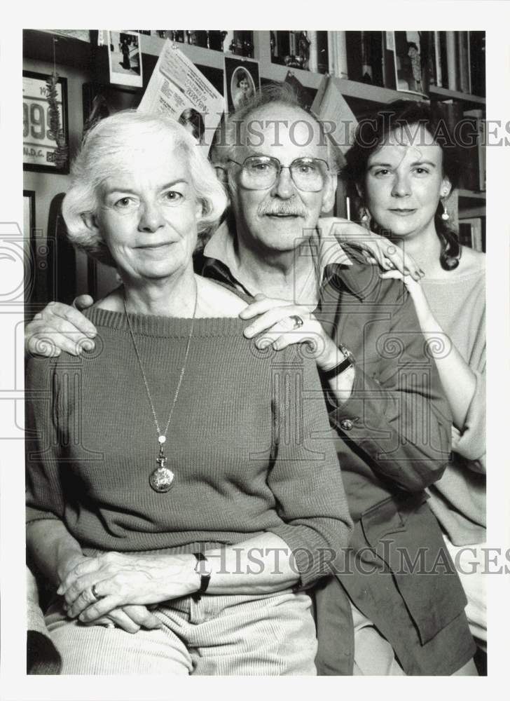 1985 Press Photo Barnard Hughes, Wife Helen Stenborg, Daughter Laura Hughes- Historic Images