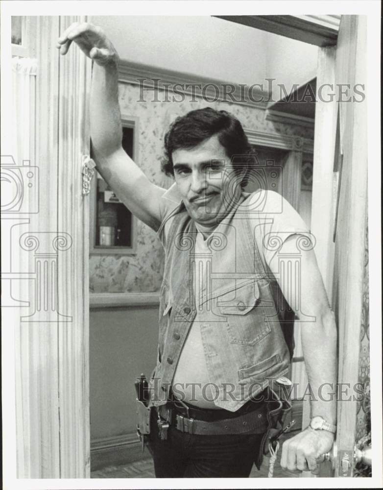 Press Photo Actor Pat Harrington on "One Day at a Time" - hpp39497- Historic Images