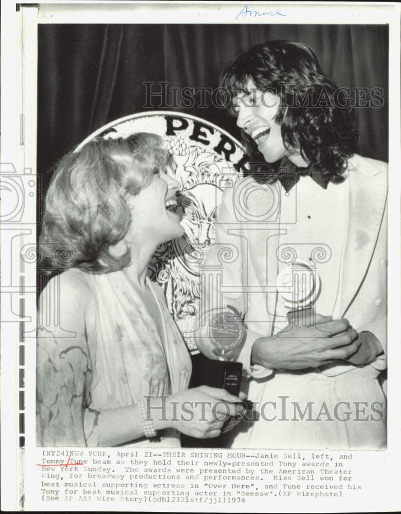 1974 Press Photo Janie Sell & Tommy Tune at Tony Awards - hpp40005- Historic Images