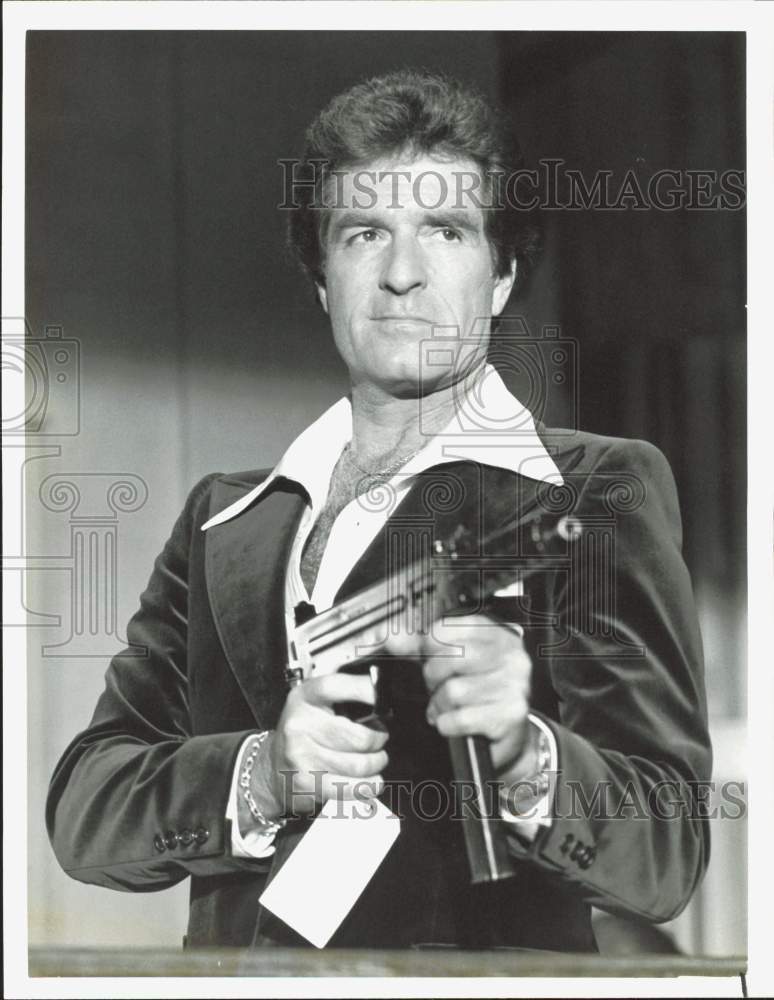 1977 Press Photo Actor Hugh O&#39;Brian in &quot;Spitfire&quot; on &quot;Police Story&quot; - hpp40126- Historic Images