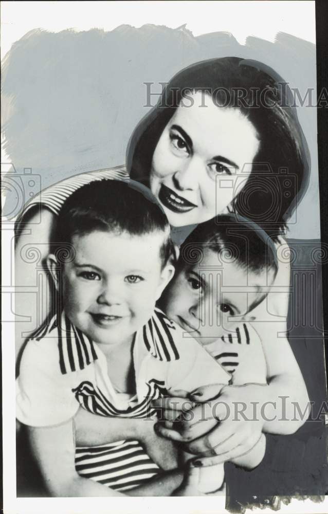 Press Photo Actress Gloria Vanderbilt &amp; Sons Stanislas and Christopher- Historic Images