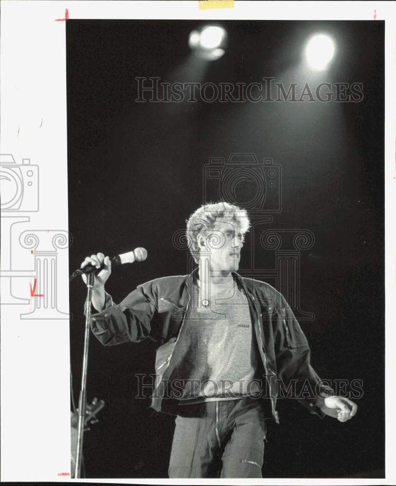 1982 Press Photo Roger Daltrey of The Who Performs at Astrodome - hpp40282- Historic Images