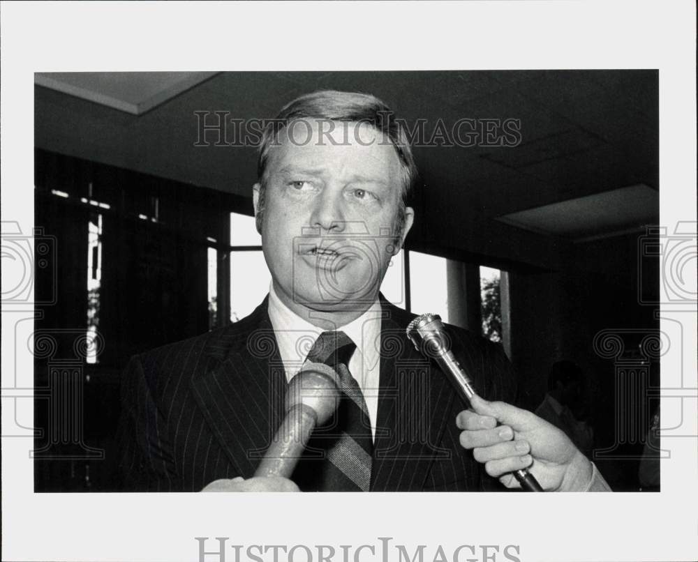 1980 Press Photo TV Reporter Judd McIlvain - hpp40321- Historic Images