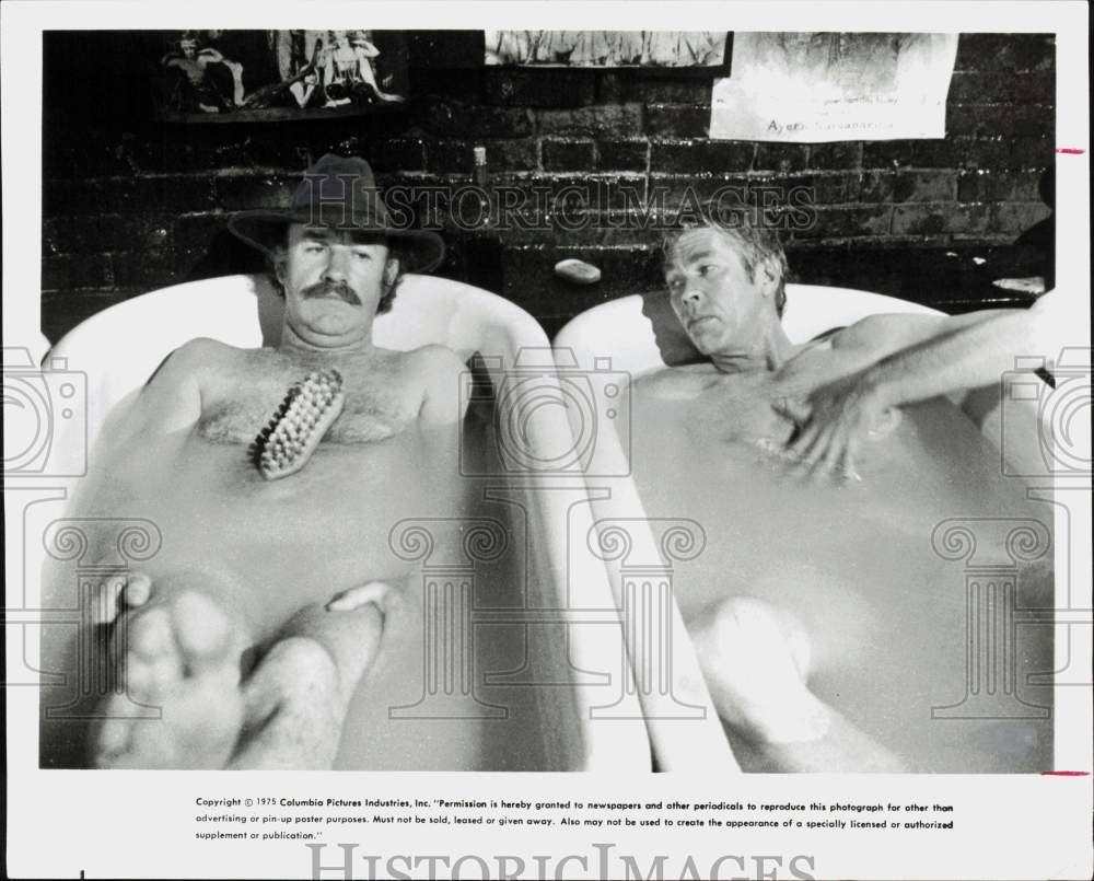 1985 Press Photo Actors Gene Hackman & James Coburn in Bubble Baths in Movie- Historic Images