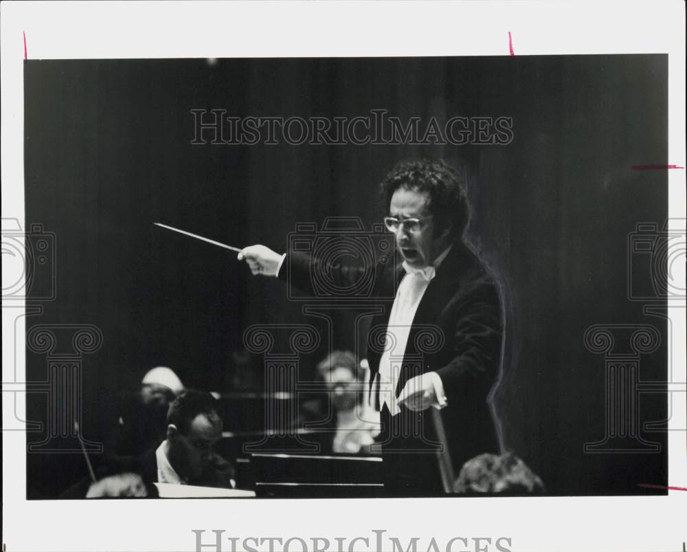 1975 Press Photo Conductor Lawrence Foster - hpp40545- Historic Images