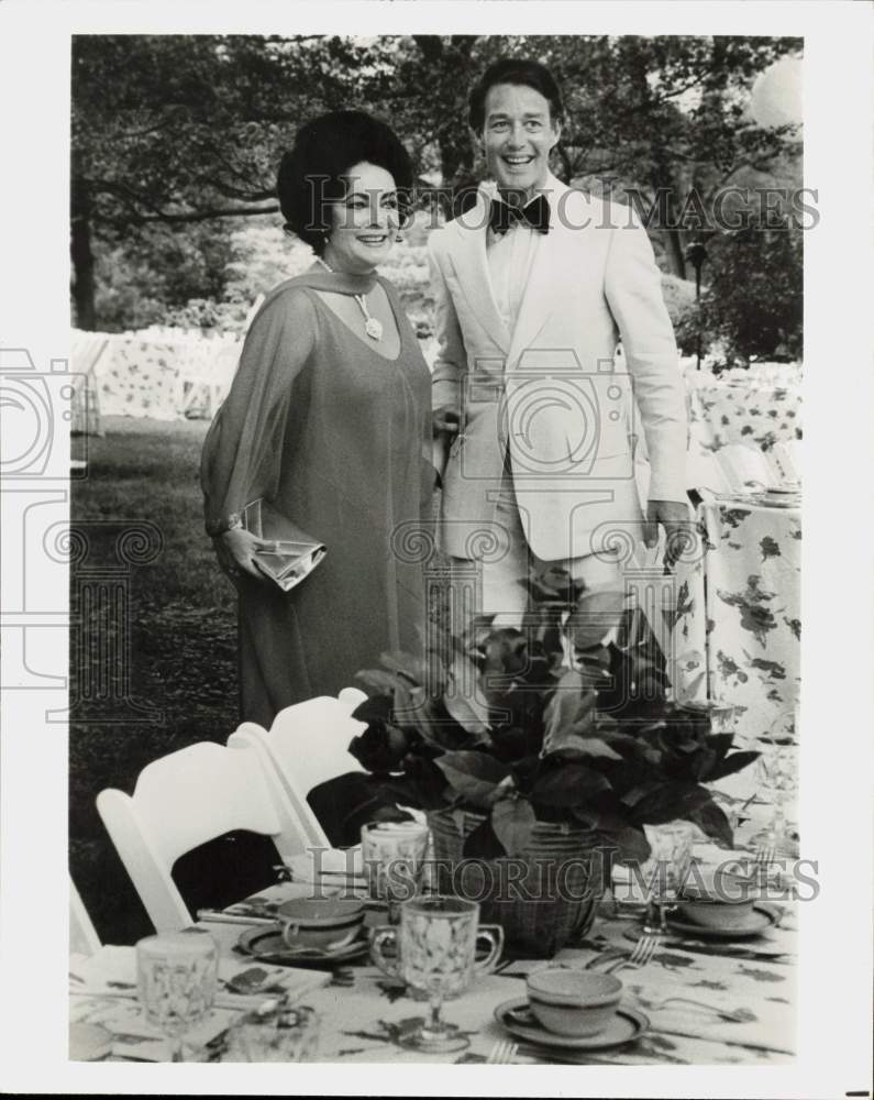 Press Photo Elizabeth Taylor &amp; Designer Halton at Gala for Wolf-Trap Farm Park- Historic Images