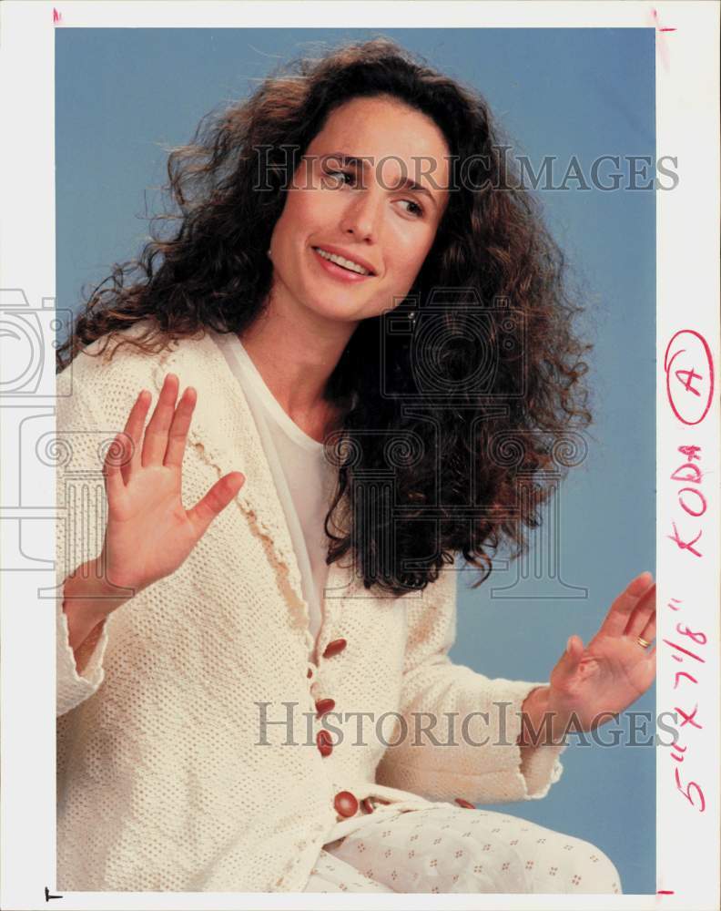 1990 Press Photo Actress Andie MacDowell at Houston Post Studio - hpp40901- Historic Images