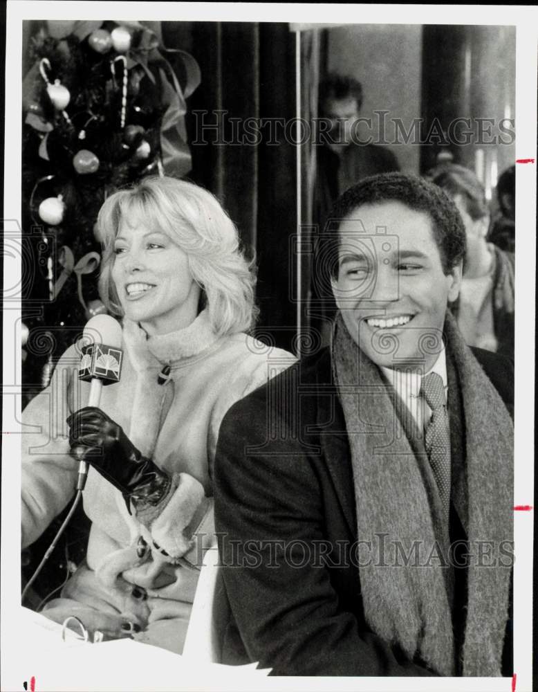 1983 Press Photo Bryant Gumbel &amp; Sarah Purcell at Macy&#39;s Thanksgiving Day Parade- Historic Images