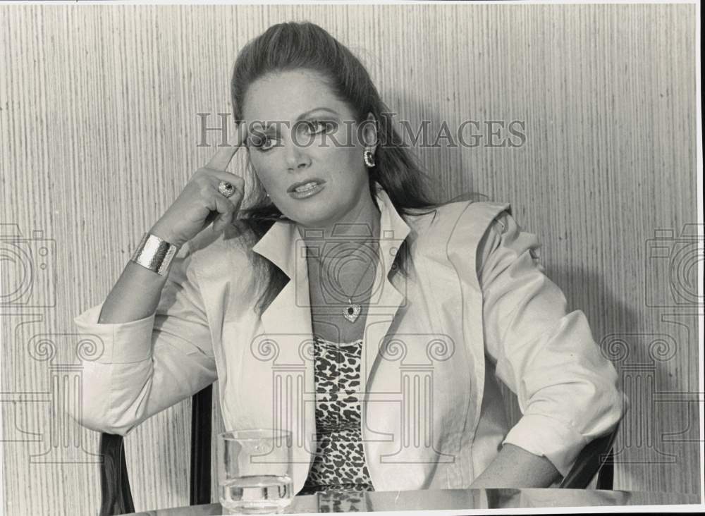 1984 Press Photo Author Jackie Collins - hpp41310- Historic Images