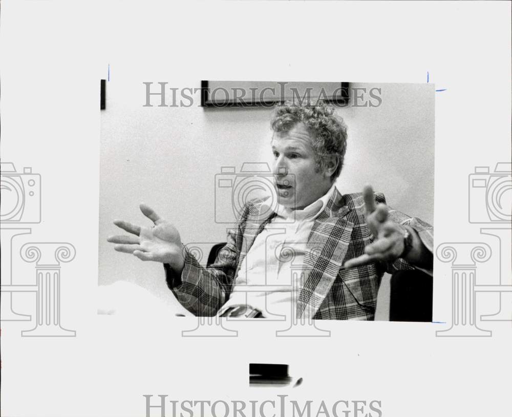 1977 Press Photo Actor Wayne Rogers - hpp41451- Historic Images