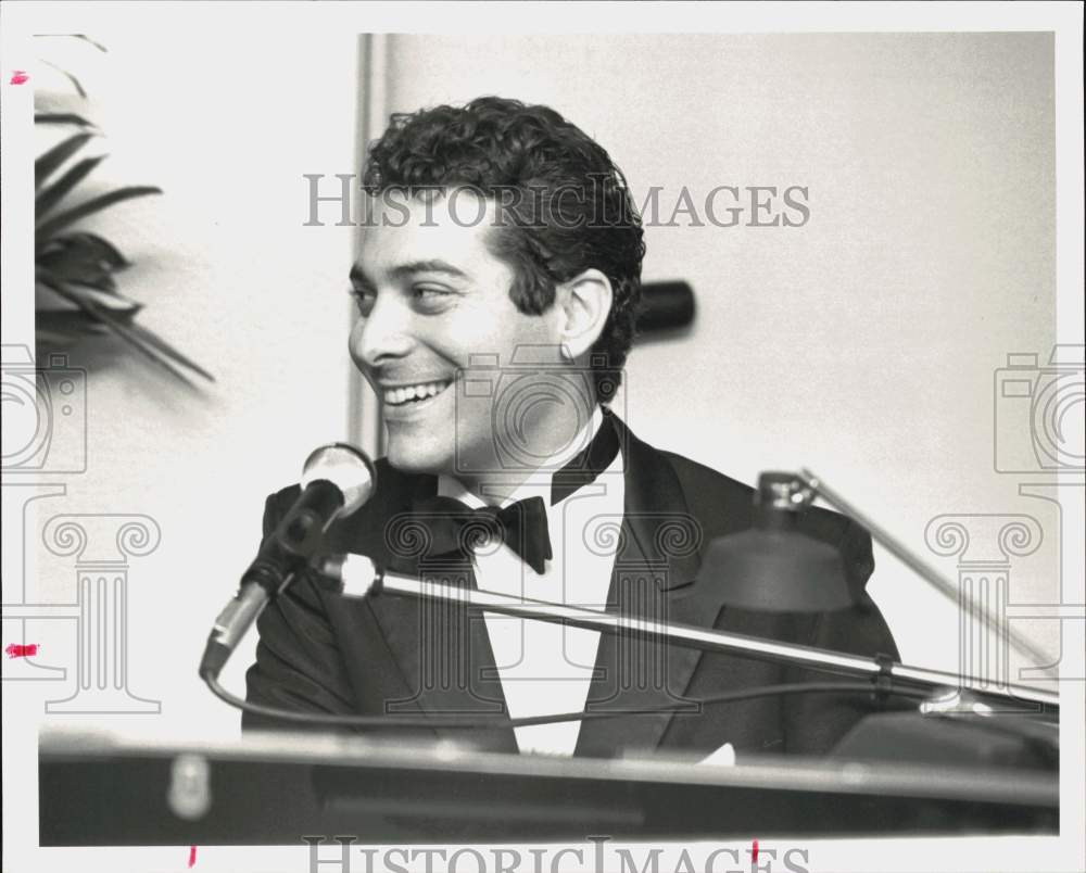 1985 Press Photo Entertainer Michael Feinstein Performs at Cleo&#39;s Twenty-One- Historic Images