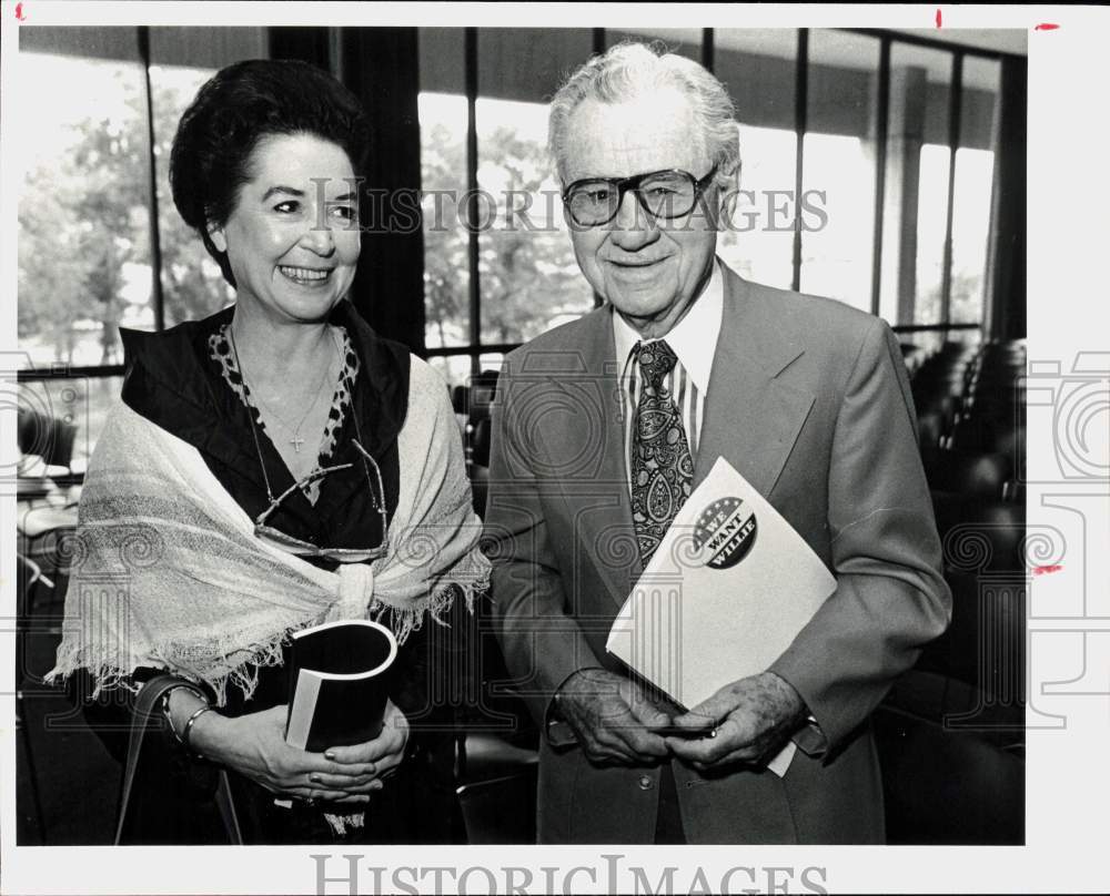 1981 Press Photo Marianna and Lowell Thomas at University of Houston - hpp41533- Historic Images