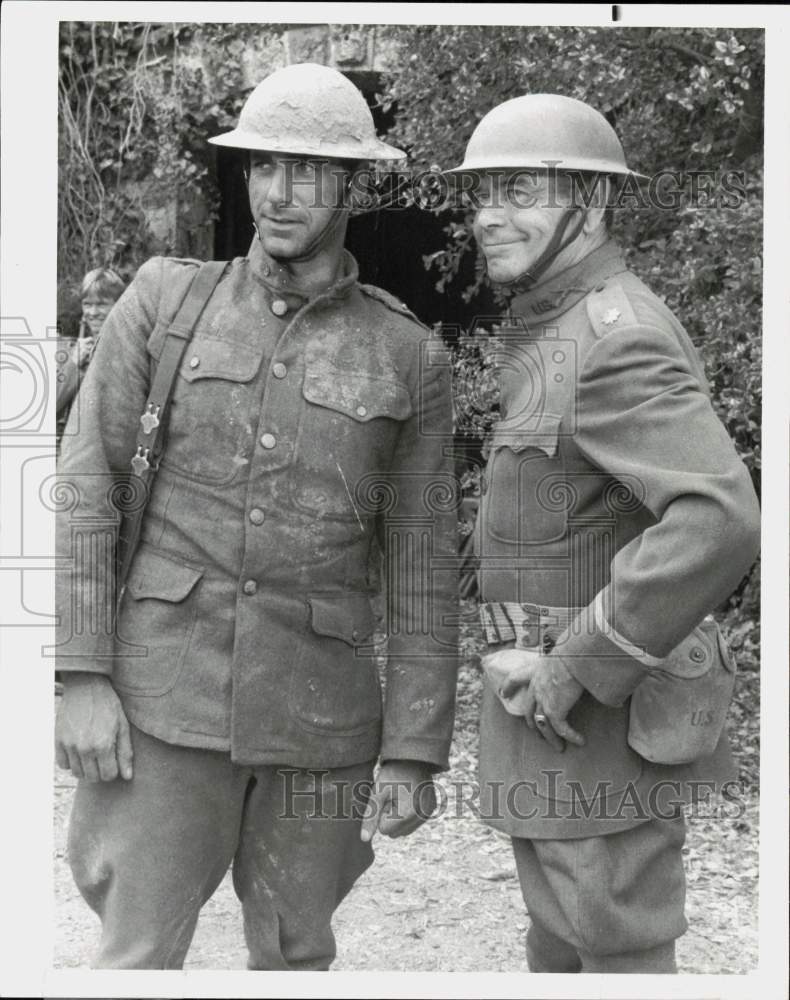 1976 Press Photo Sam Elliott, Glenn Ford in &quot;NBC&#39;s Best Seller: Once An Eagle&quot;- Historic Images