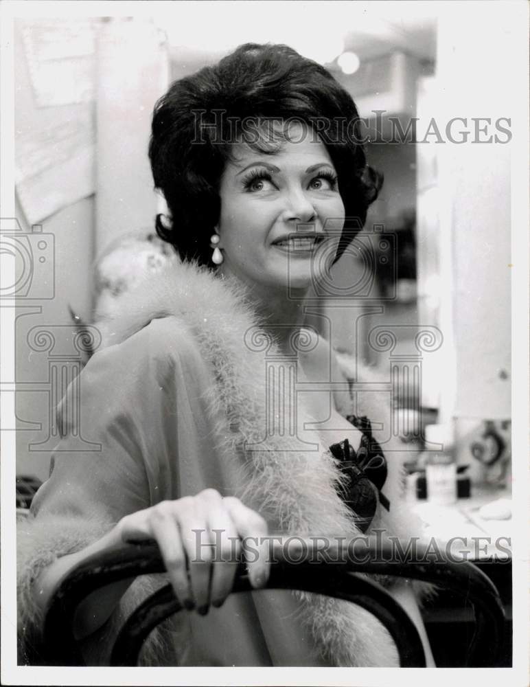 1970 Press Photo Actress Yvonne De Carlo - hpp41669- Historic Images