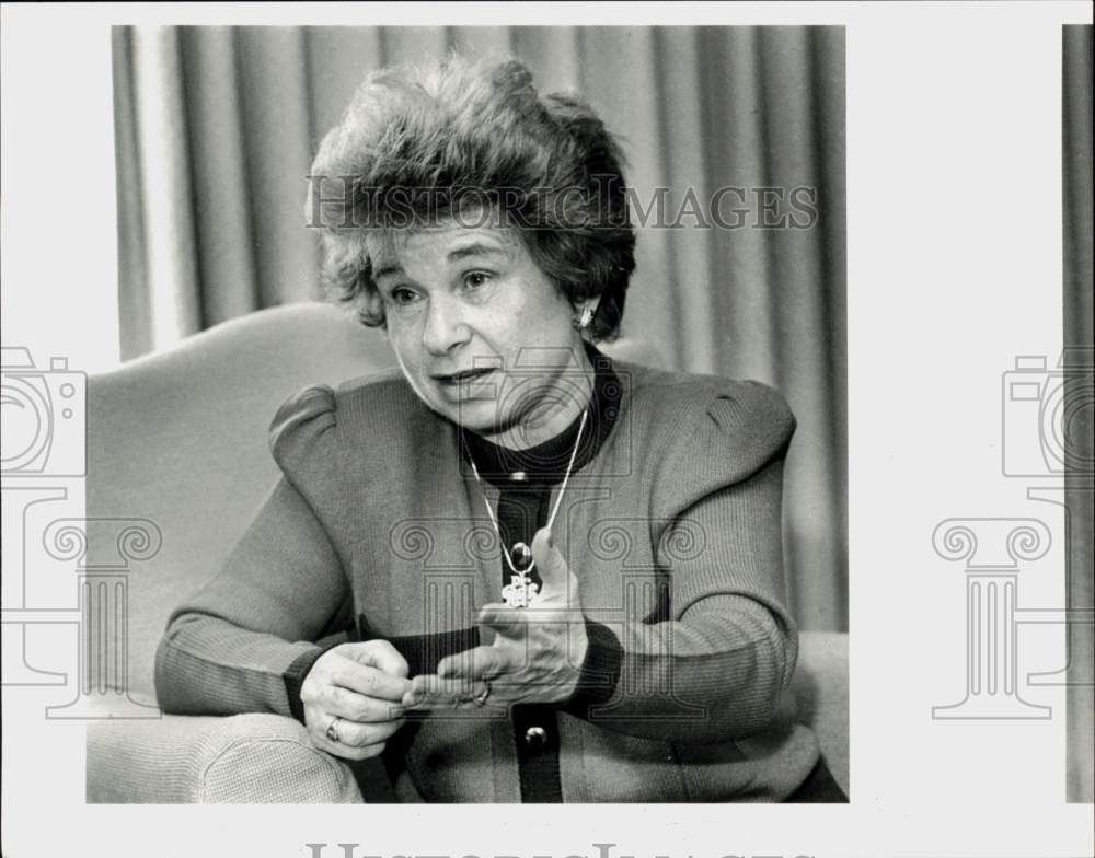 1987 Press Photo Dr. Ruth Westheimer, interviewed in Houston - hpp41779- Historic Images