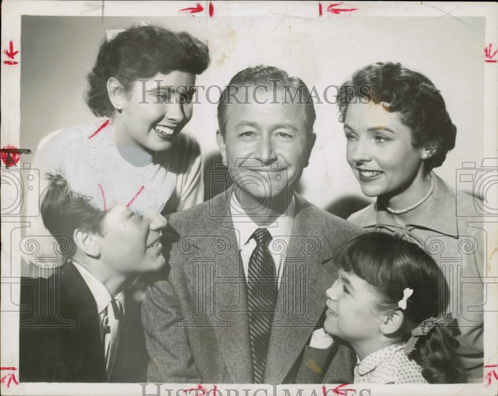 1955 Press Photo Actor Robert Young &amp; TV Family, Elinor Donahue, Jane Wyatt- Historic Images